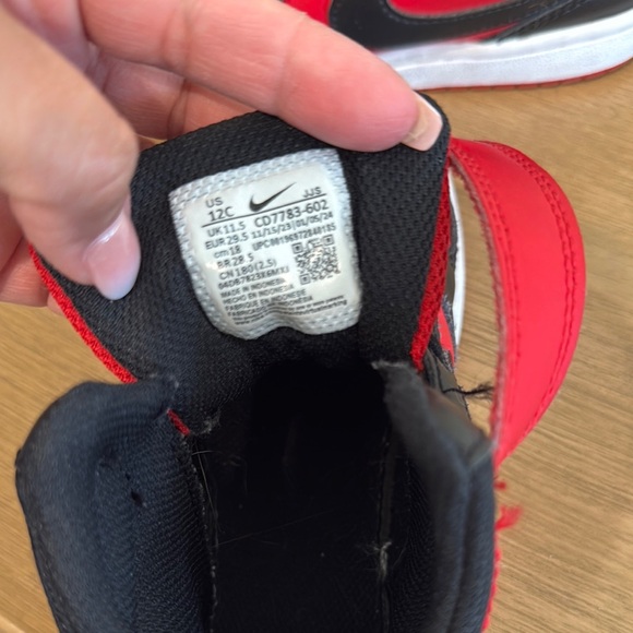 Nike High-Top Sneakers in Red and Black - Picture 2 of 5